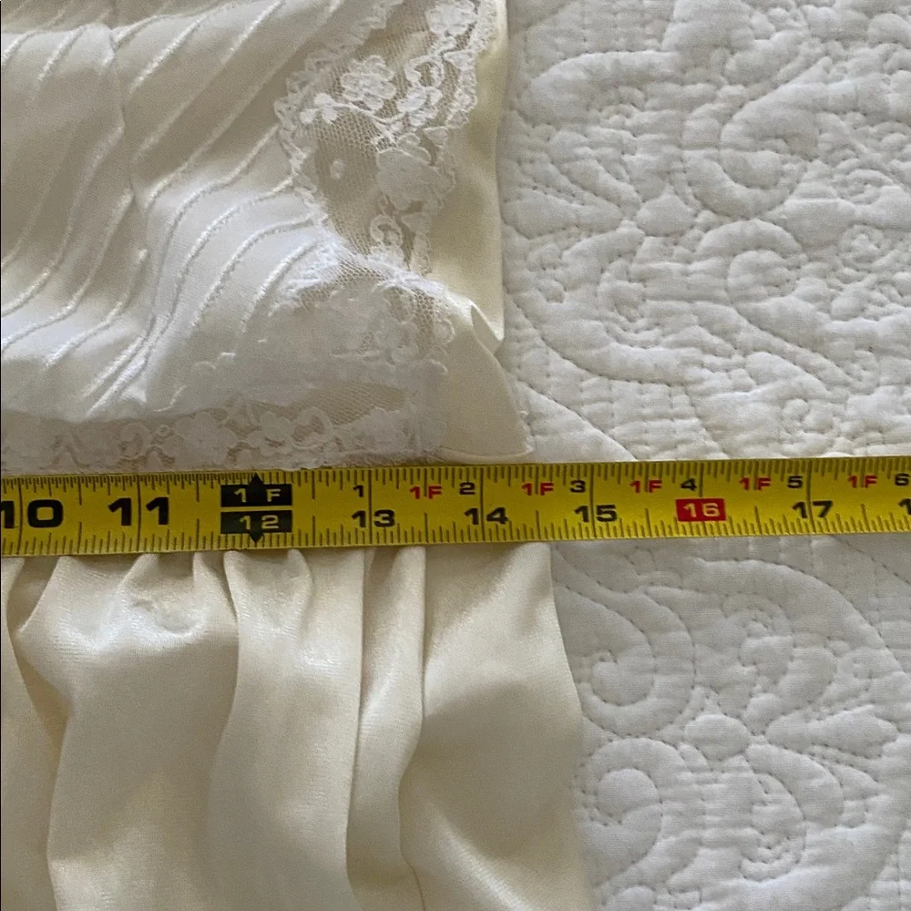 Vintage Henson Kickernick bridal wedding nightgown